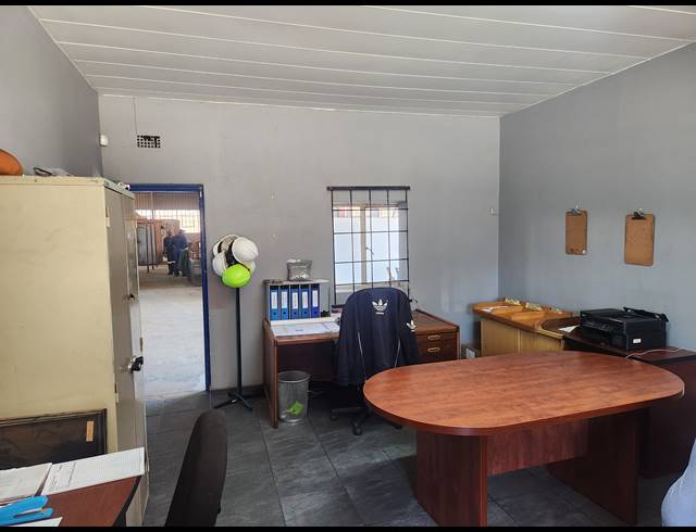 800M² WAREHOUSE TO LET IN WADEVILLE